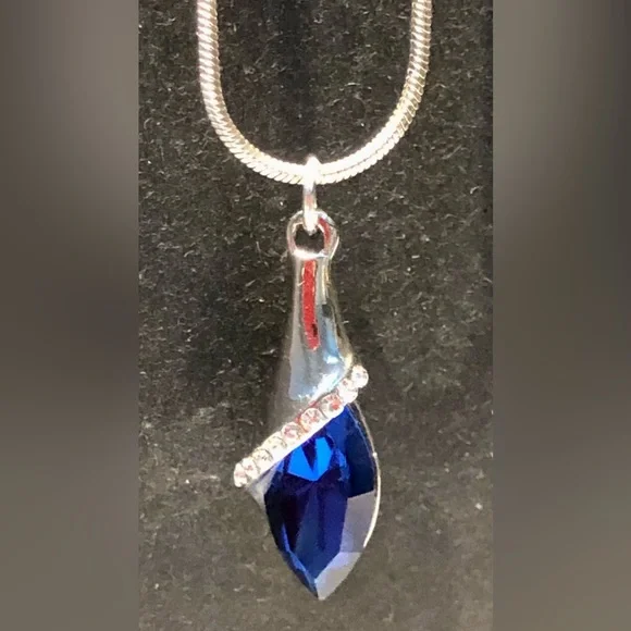 VINTAGE necklace and earring set Silver Blue teardrop crystal Upcycled Elegant - Picture 10 of 14